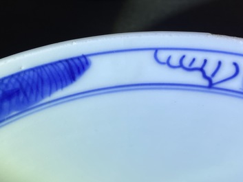 Un bol en porcelaine de Chine en bleu et blanc &agrave; d&eacute;cor d'immortels, Kangxi